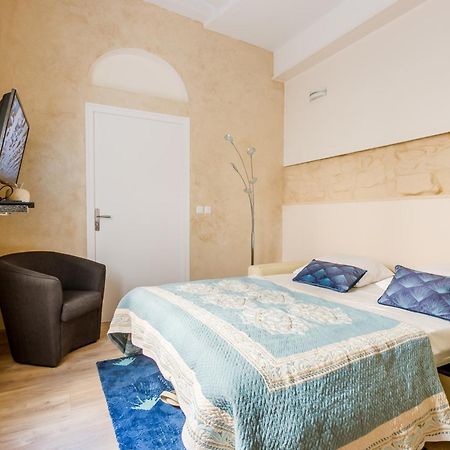 Marais Saint Paul Ecouffes With Ac Apartment ปารีส ภายนอก รูปภาพ